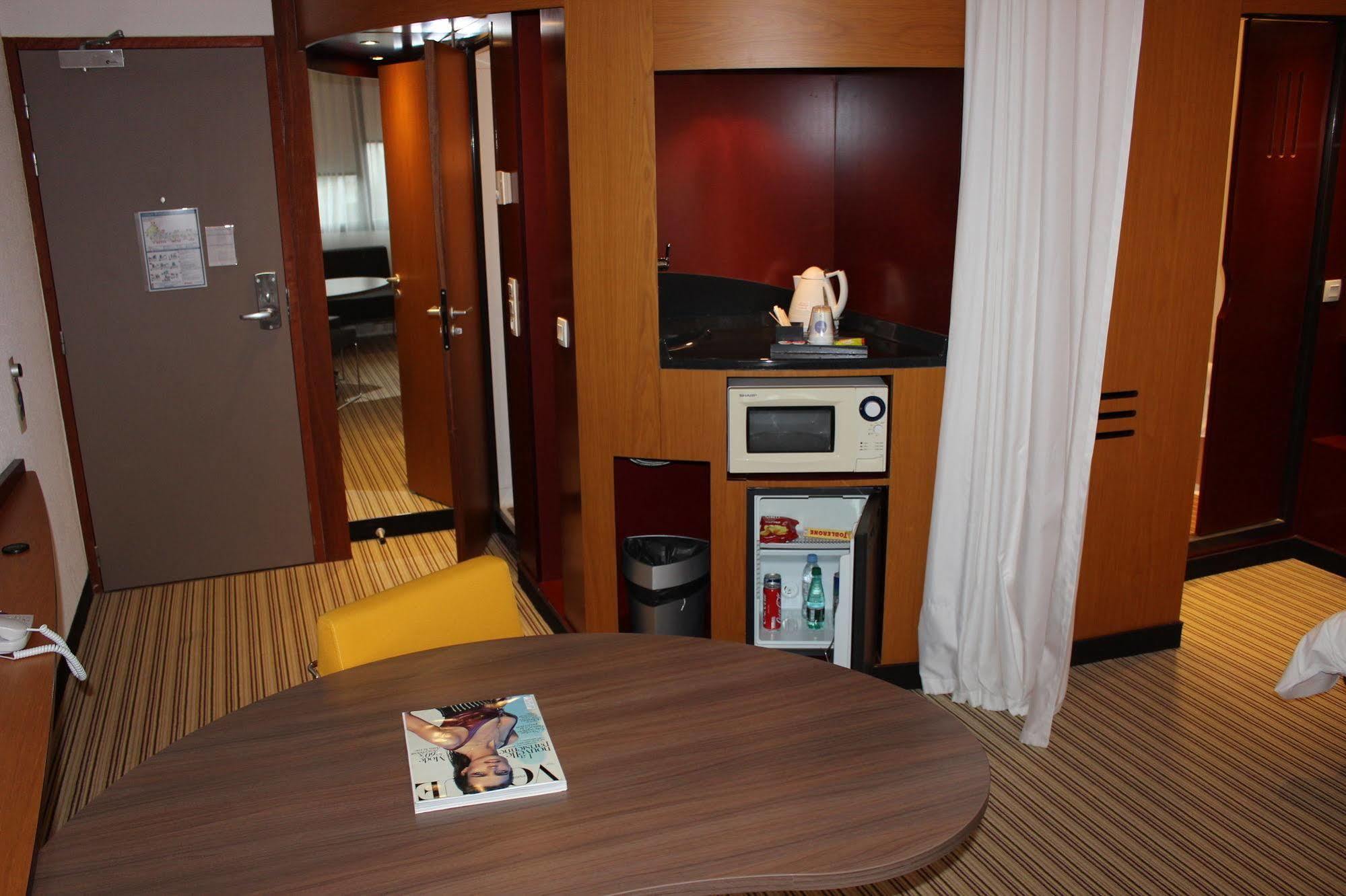 B&B Hotel Calais Terminal Cite Europe 4 Etoiles Coquelles Eksteriør bilde